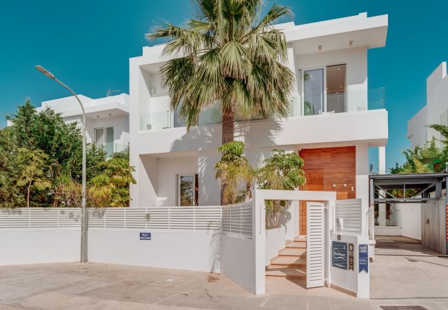 Villa in Protaras - Blue Waves Protaras Beachfront Villa 3