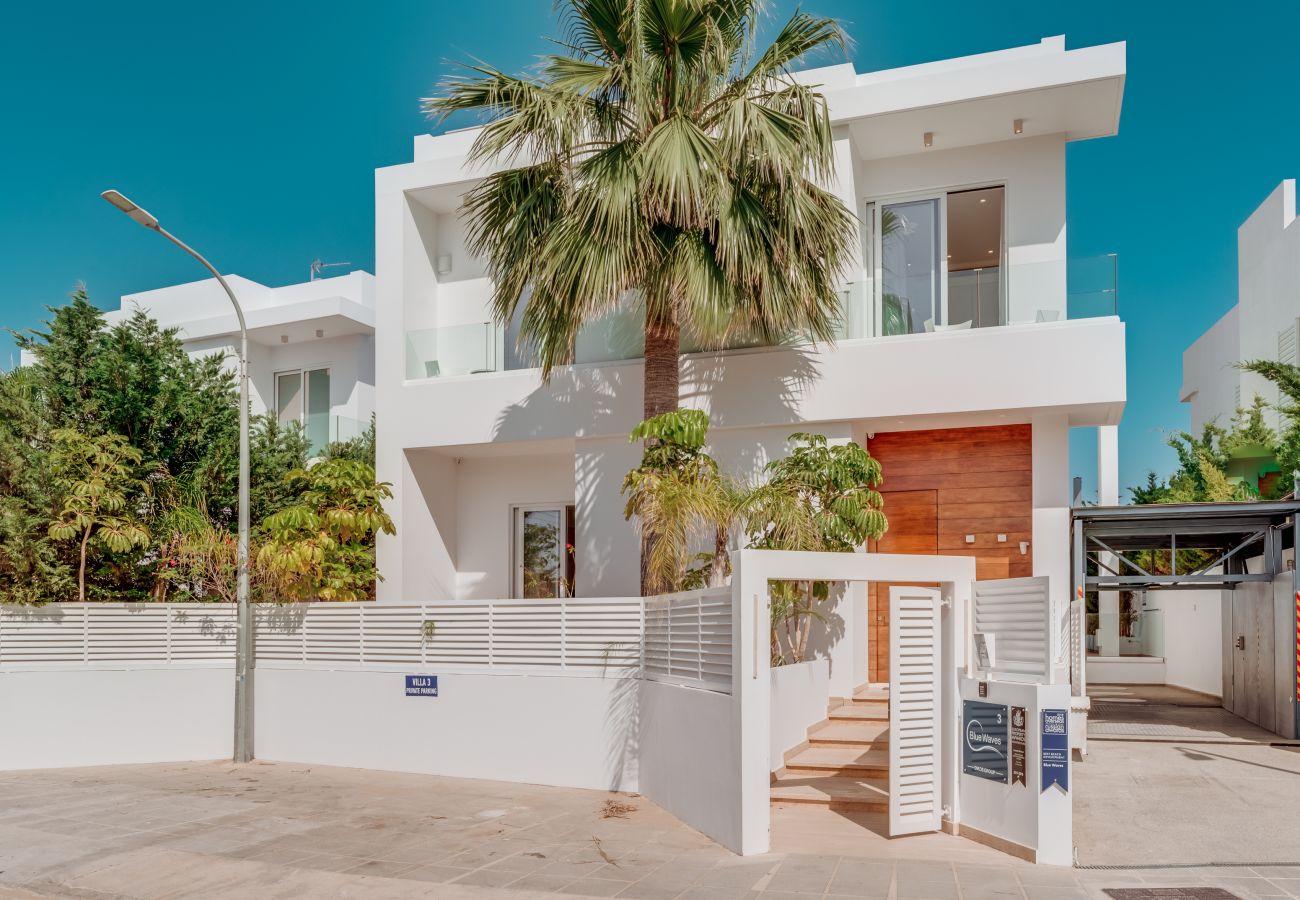 Villa in Protaras - Blue Waves Protaras Beachfront Villa 3
