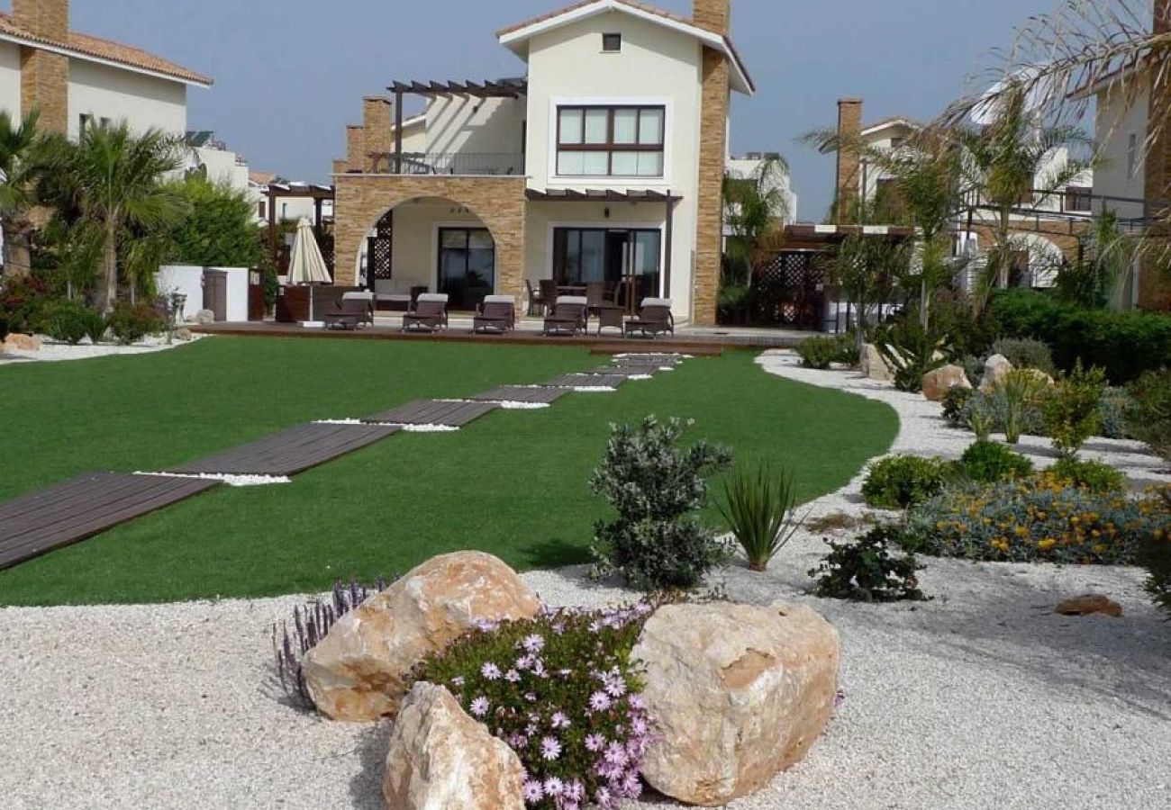 Villa/Dettached house in Ayia Napa - Ionion Seafront H7 