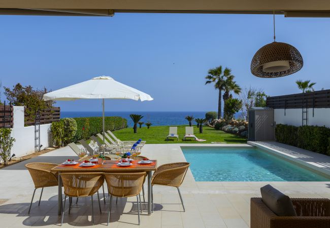 Villa/Dettached house in Protaras - Protaras Beachfront Villa Pietra