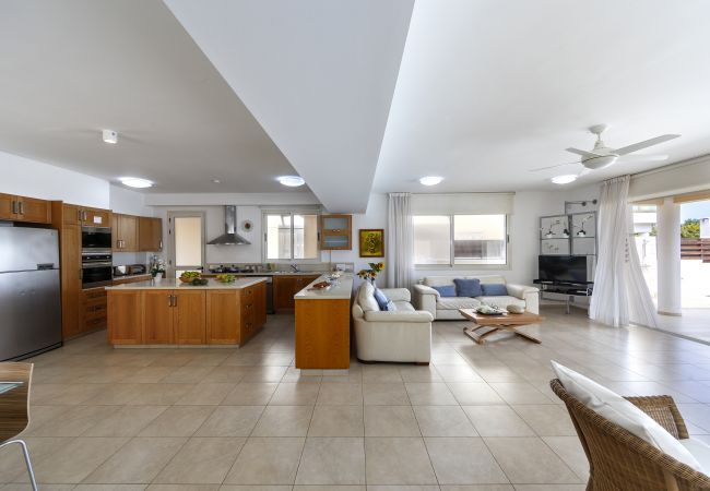 Villa in Protaras - Protaras Beachfront Villa Pietra Villa in Protaras - Protaras Beachfront Villa Pietra