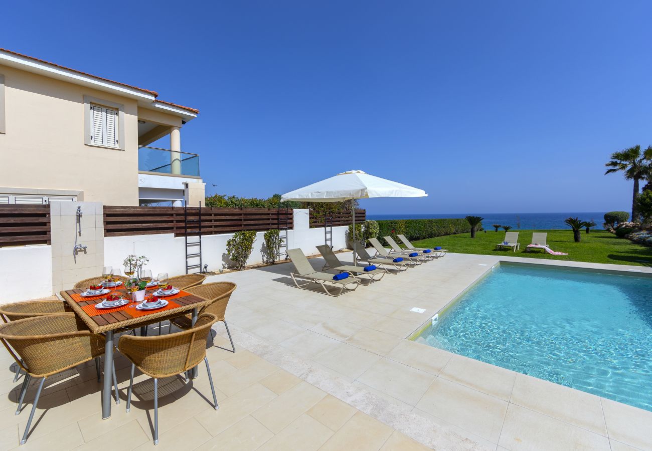 Villa in Protaras - Protaras Beachfront Villa Pietra