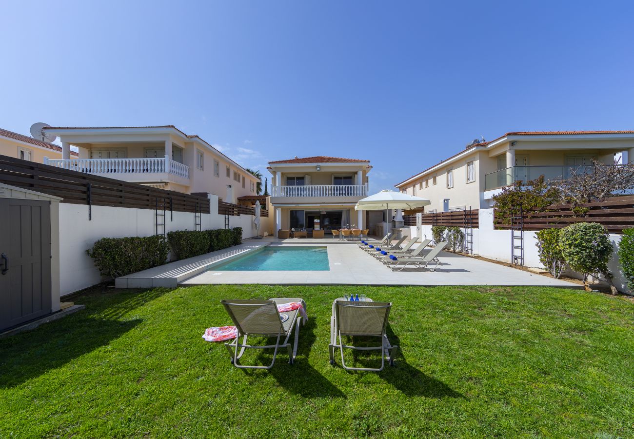 Villa in Protaras - Protaras Beachfront Villa Pietra