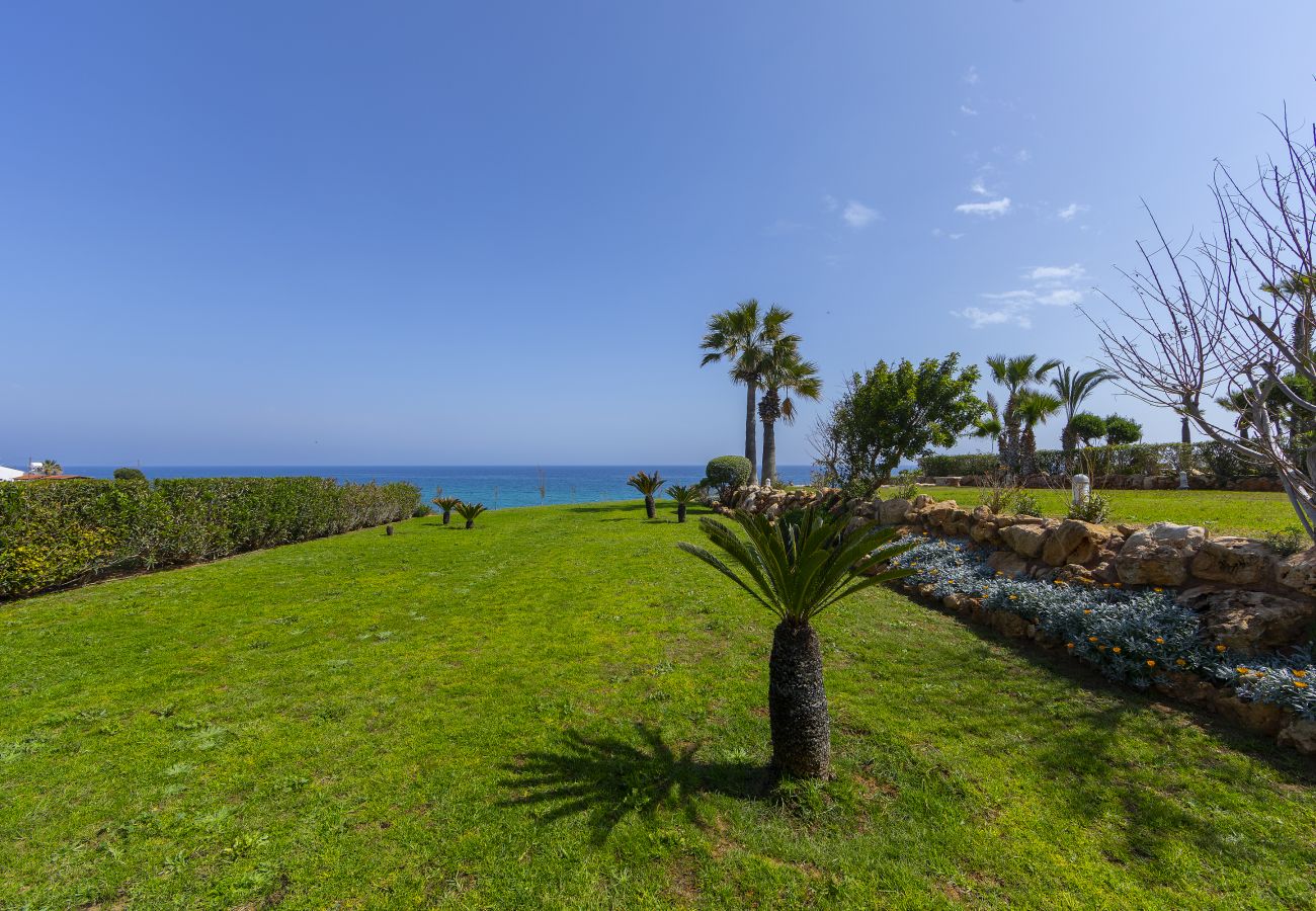 Villa in Protaras - Protaras Beachfront Villa Pietra