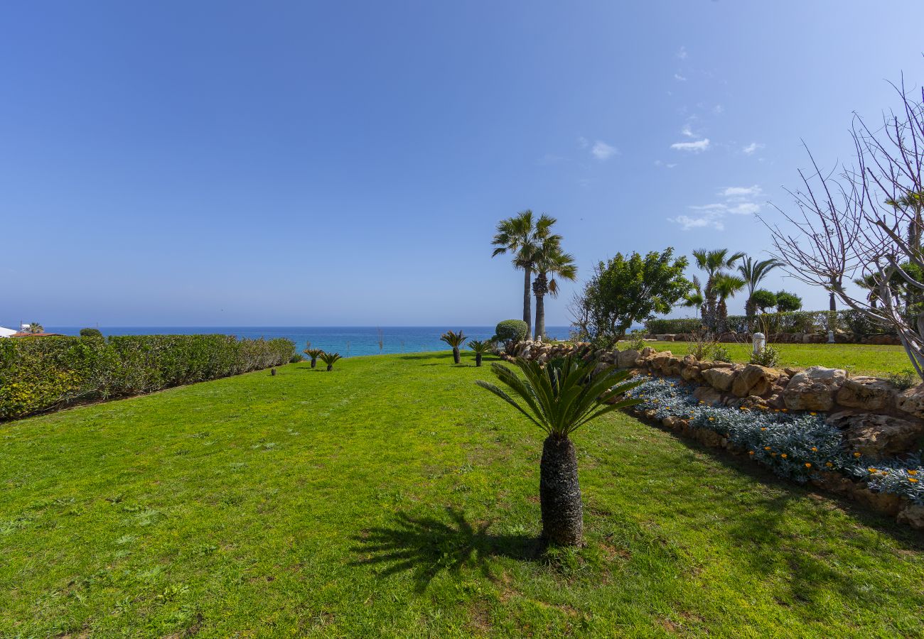 Villa in Protaras - Protaras Beachfront Villa Pietra