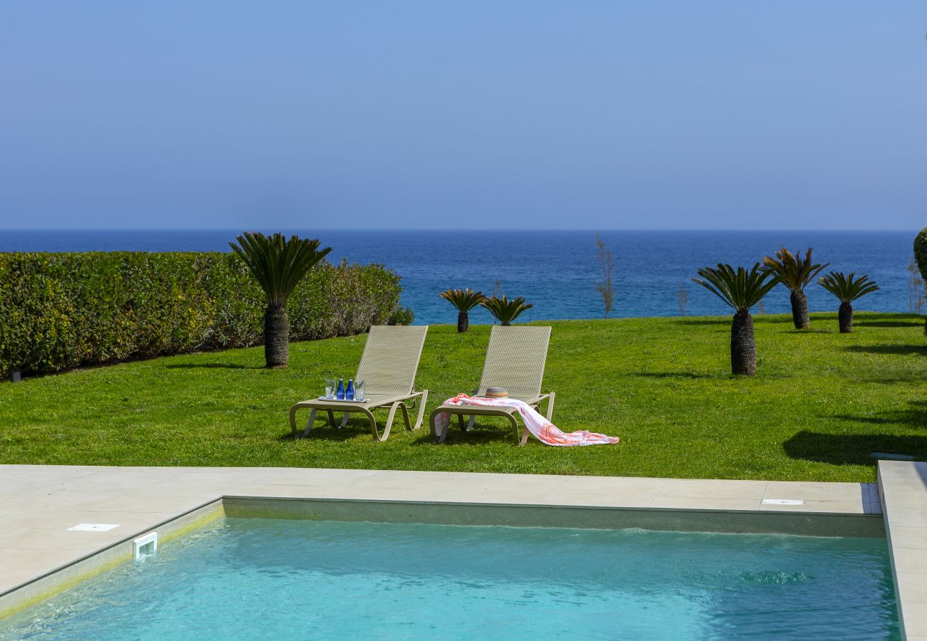 Villa in Protaras - Protaras Beachfront Villa Pietra