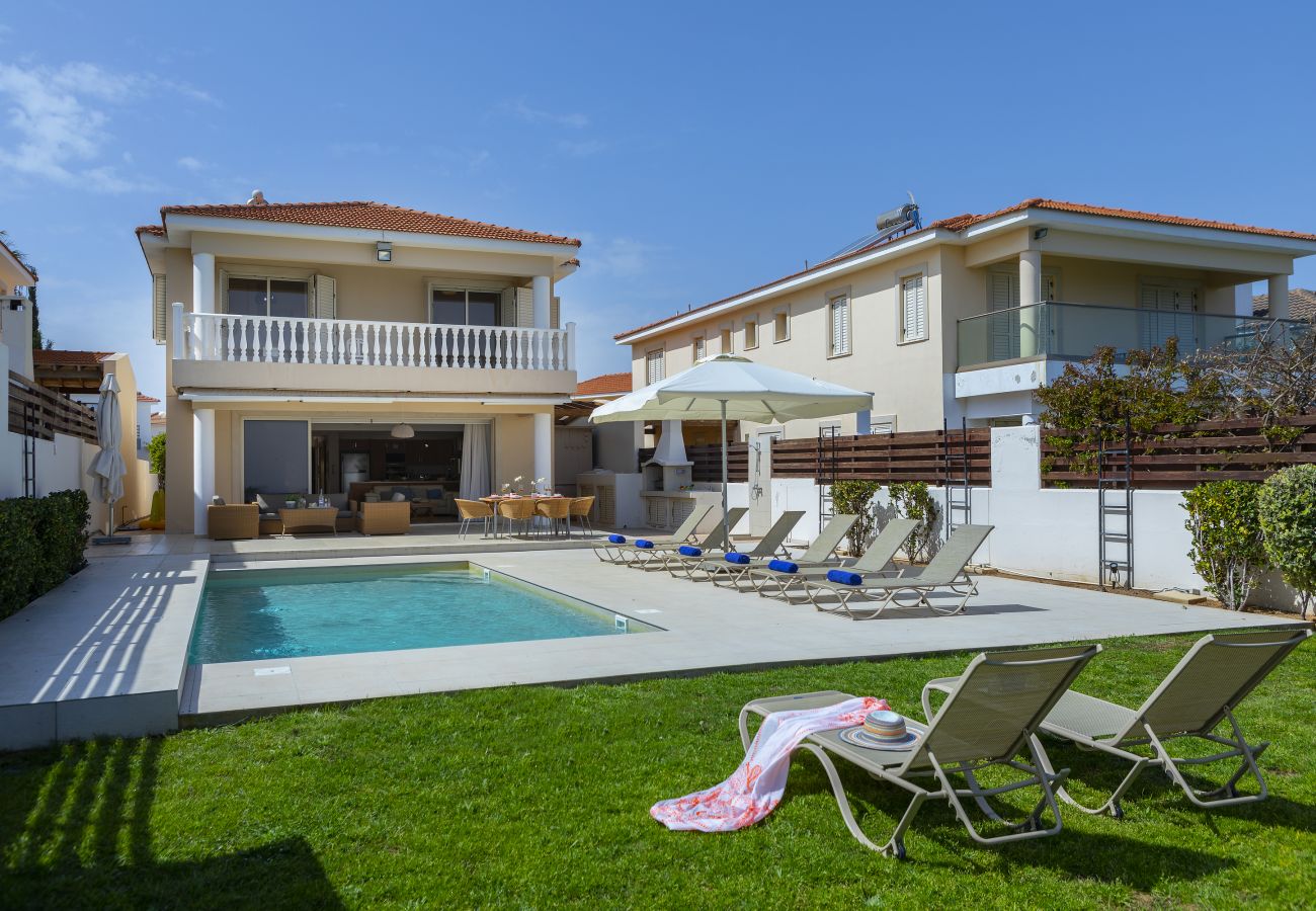 Villa in Protaras - Protaras Beachfront Villa Pietra