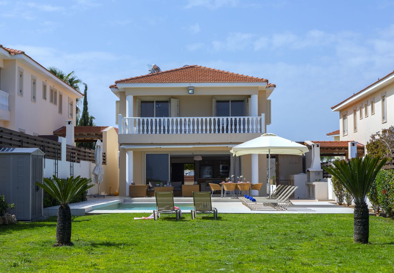 Villa in Protaras - Protaras Beachfront Villa Pietra