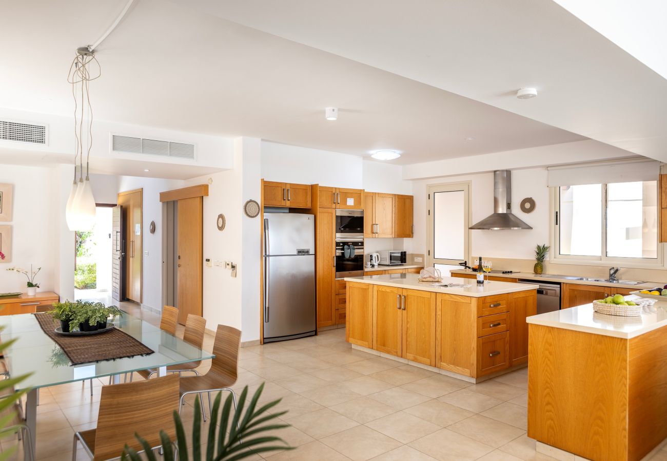 Villa in Protaras - Protaras Beachfront Villa Pietra