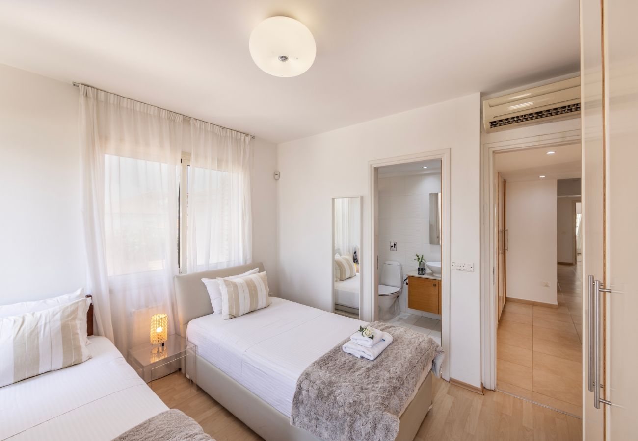 Villa in Protaras - Protaras Beachfront Villa Pietra