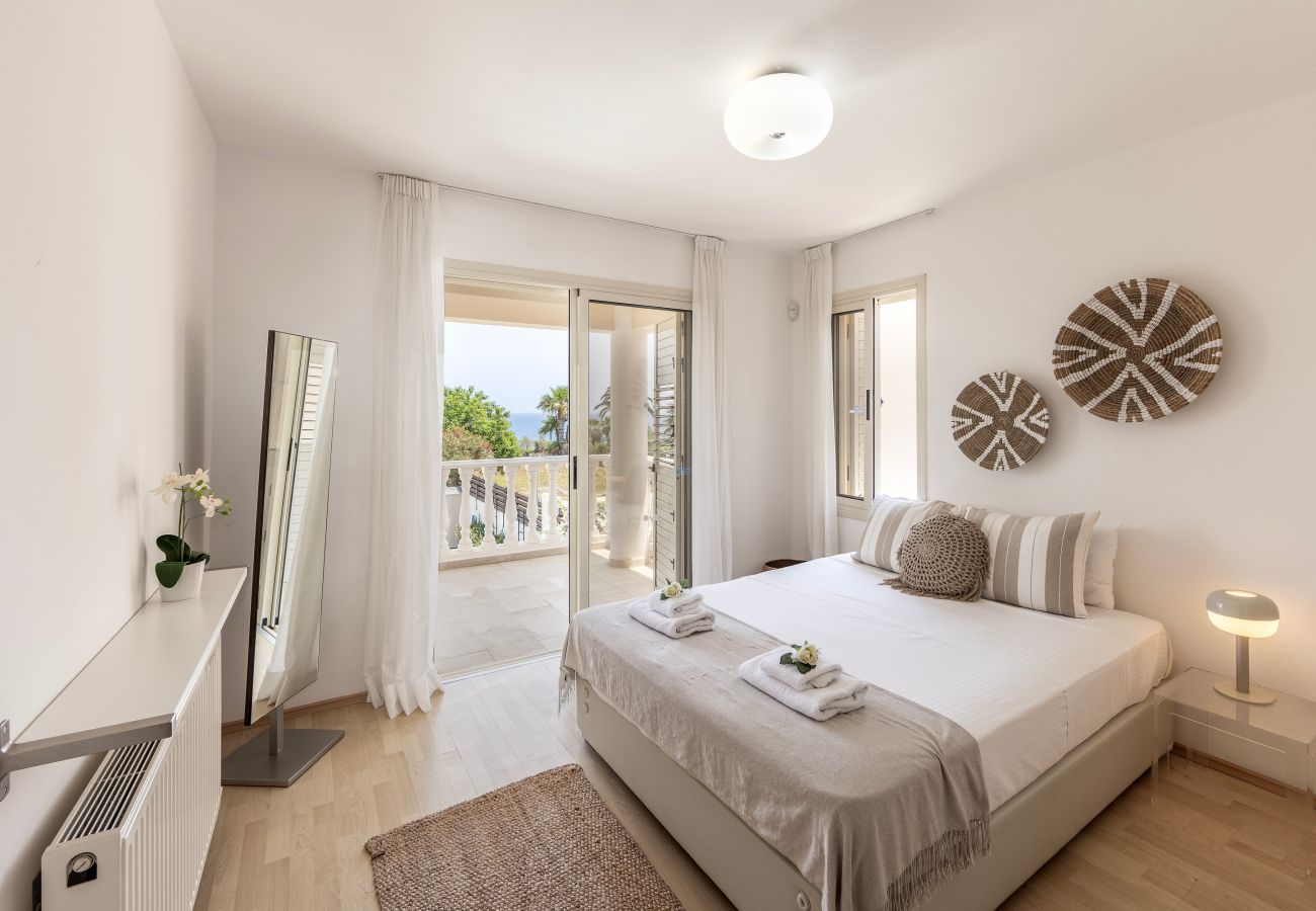Villa in Protaras - Protaras Beachfront Villa Pietra