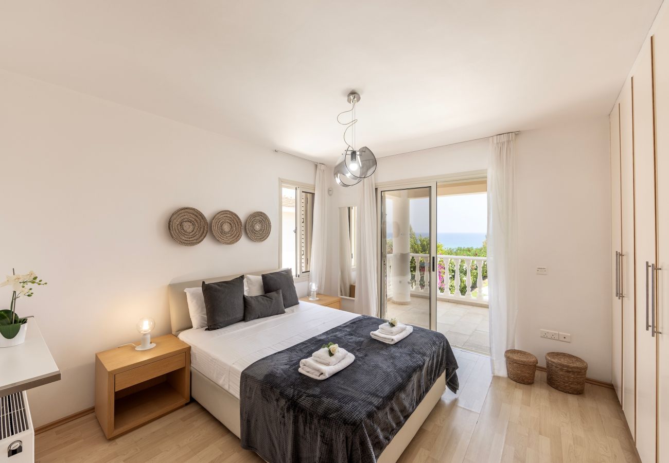 Villa in Protaras - Protaras Beachfront Villa Pietra