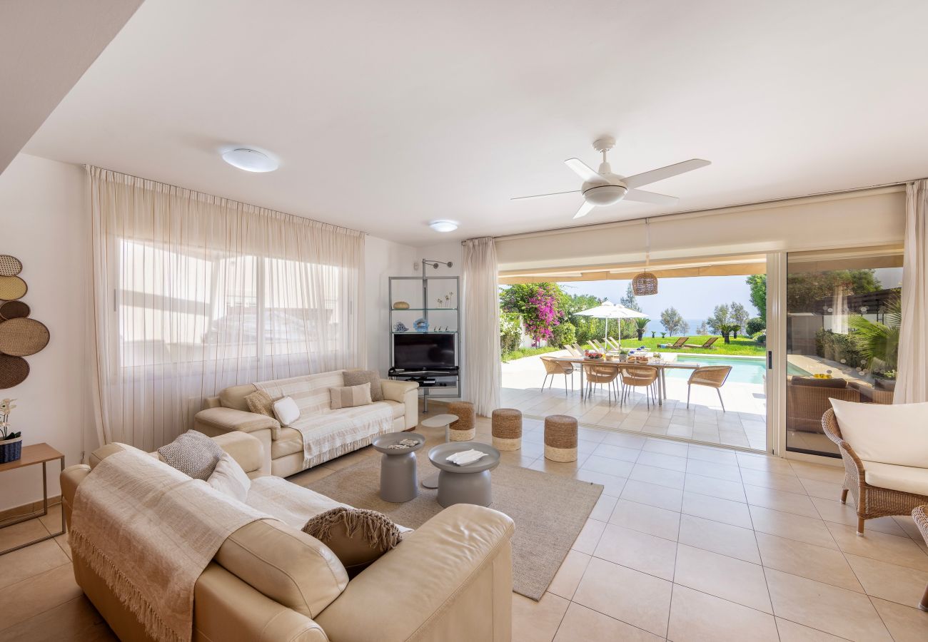 Villa in Protaras - Protaras Beachfront Villa Pietra