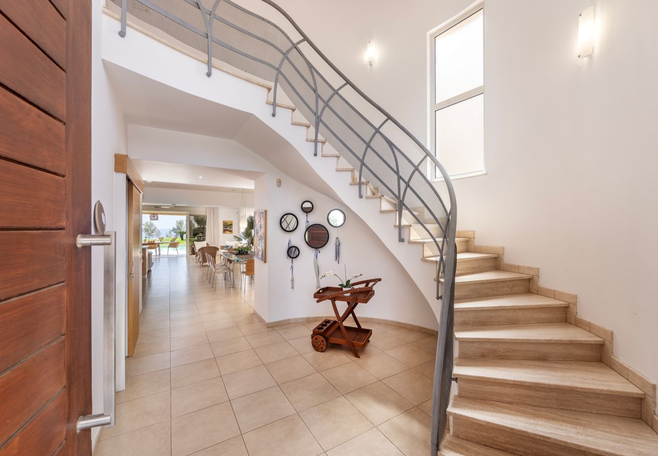 Villa in Protaras - Protaras Beachfront Villa Pietra