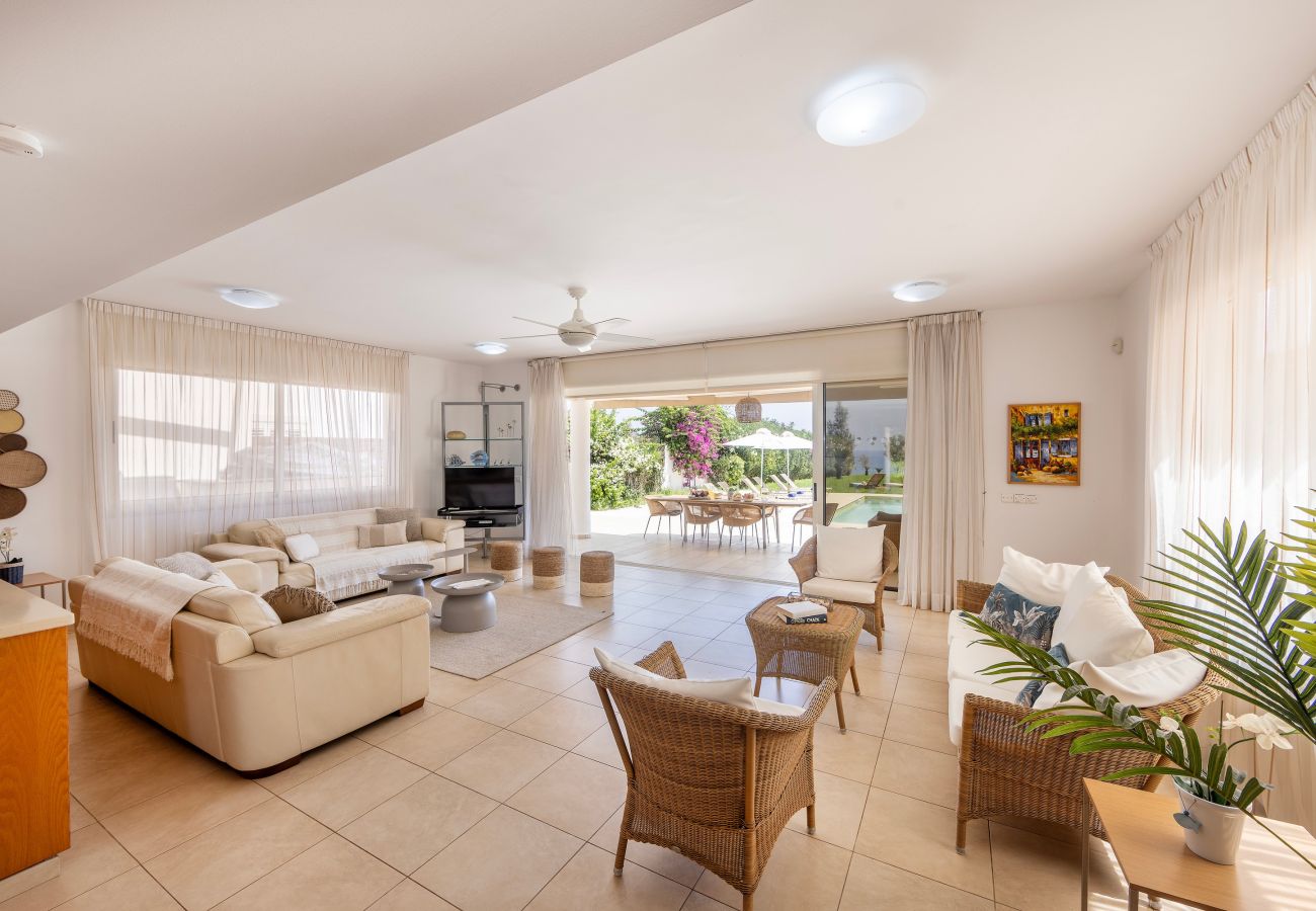 Villa in Protaras - Protaras Beachfront Villa Pietra