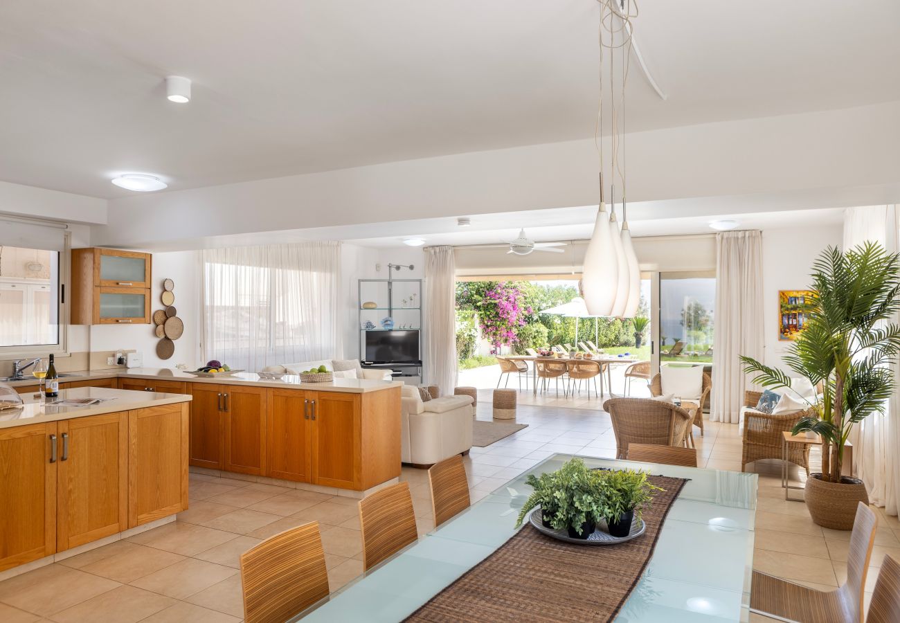 Villa in Protaras - Protaras Beachfront Villa Pietra