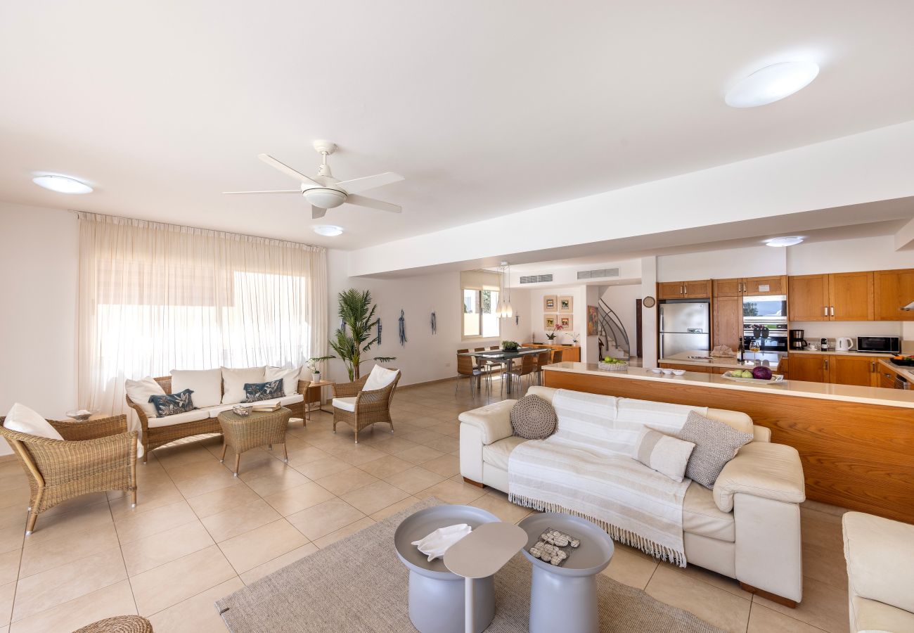 Villa in Protaras - Protaras Beachfront Villa Pietra