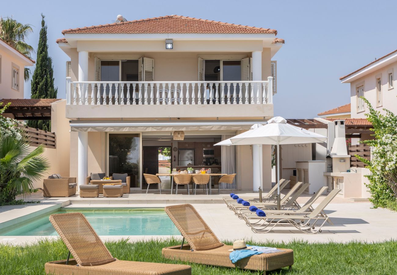 Villa in Protaras - Protaras Beachfront Villa Pietra