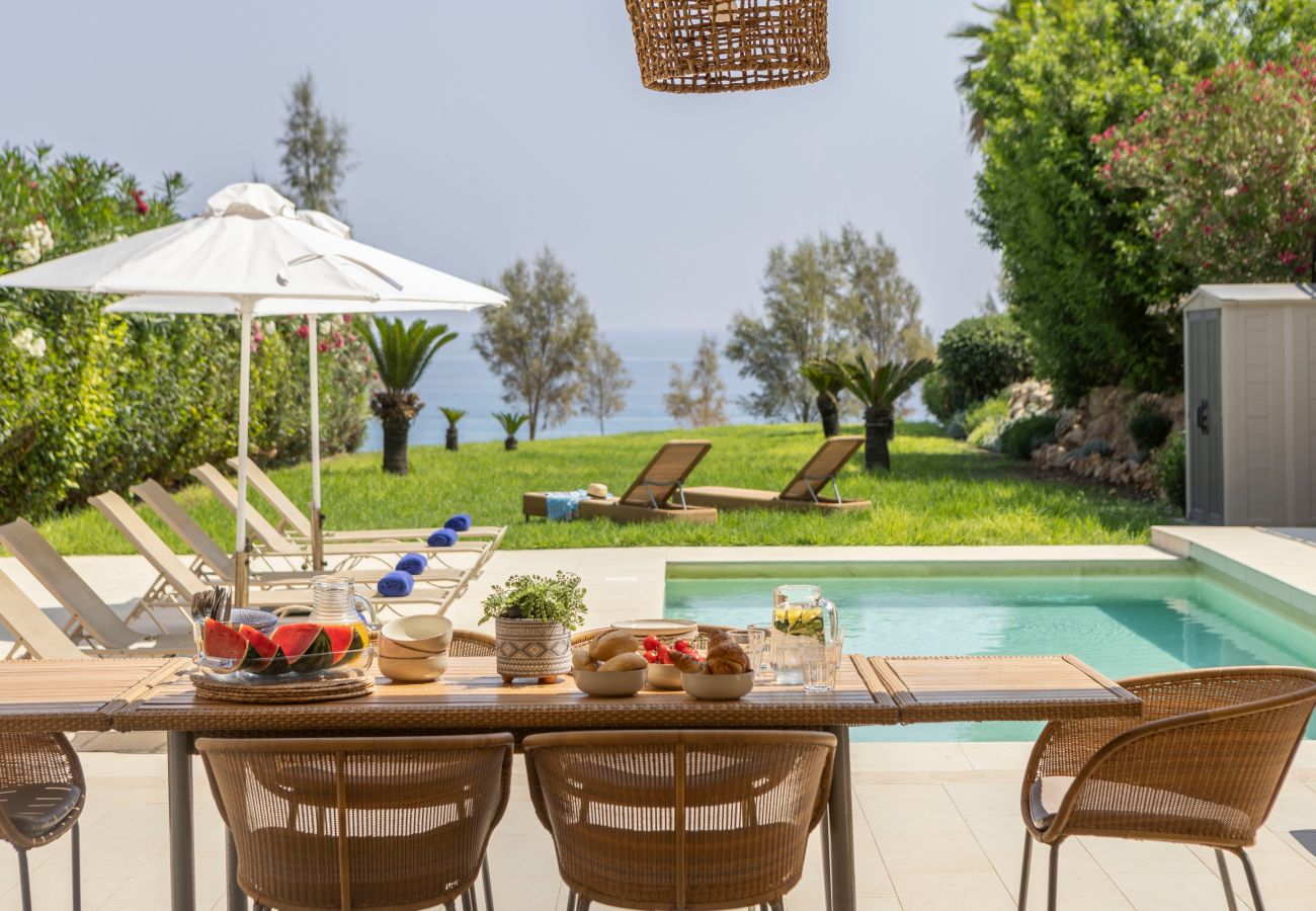 Villa in Protaras - Protaras Beachfront Villa Pietra