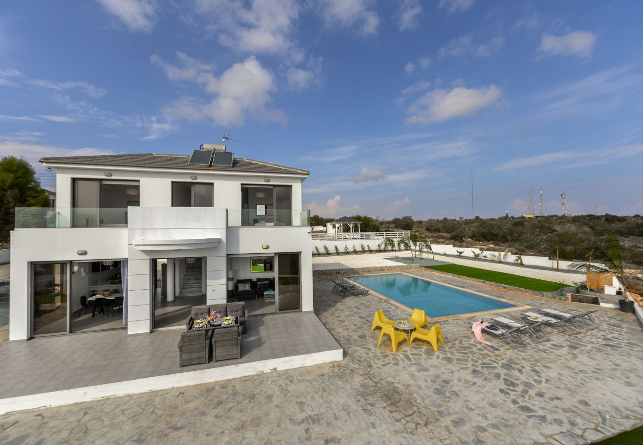 Villa/Dettached house in Ayia Napa - Greco Hilltop Views