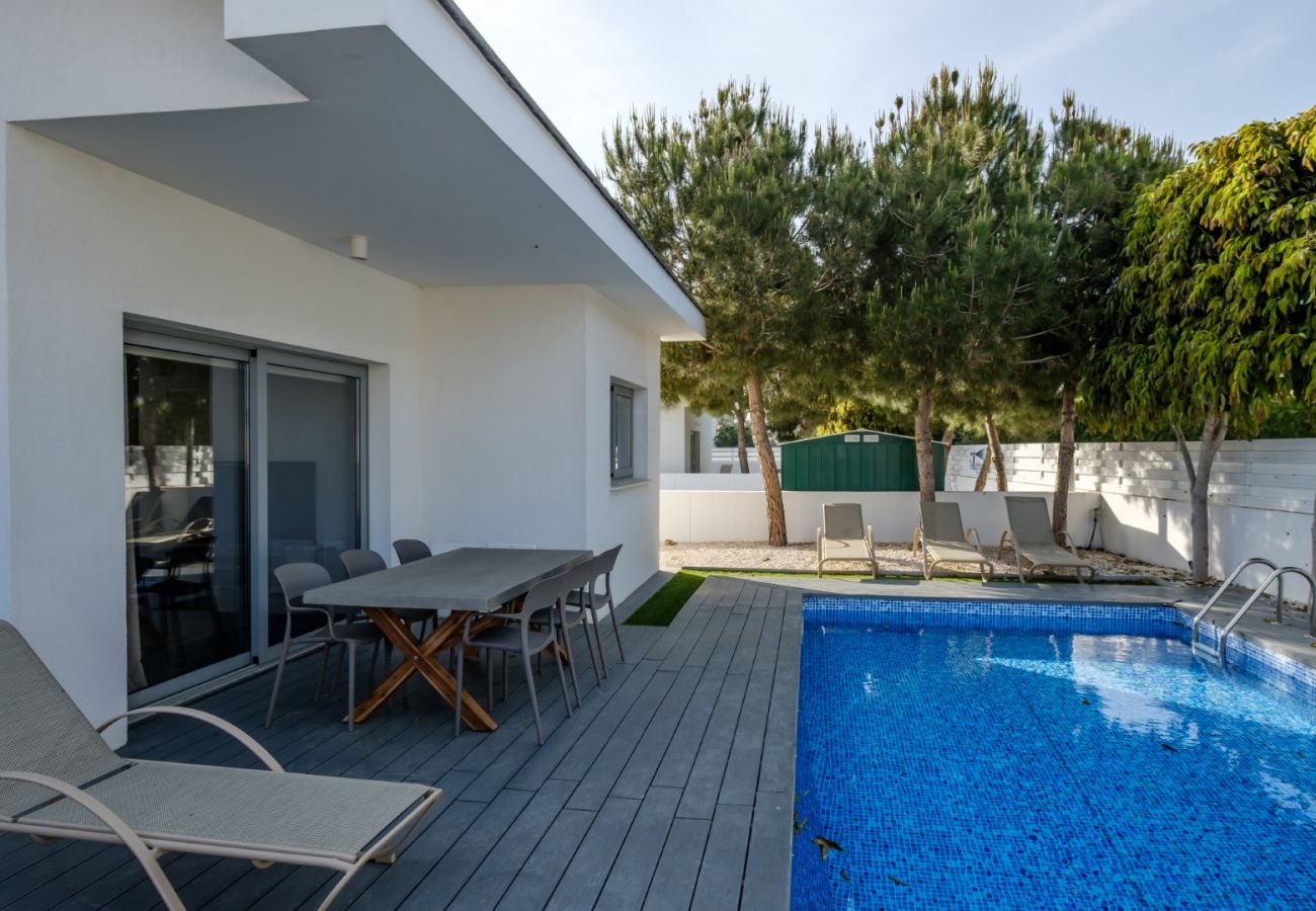 Villa/Dettached house in Larnaca - Pervolia Lighhouse H6