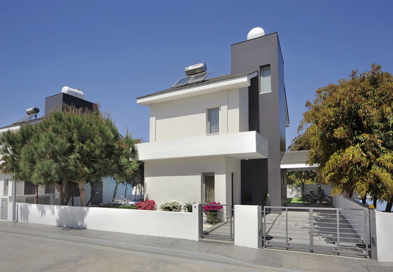 Villa/Dettached house in Larnaca - Pervolia Lighthouse H3