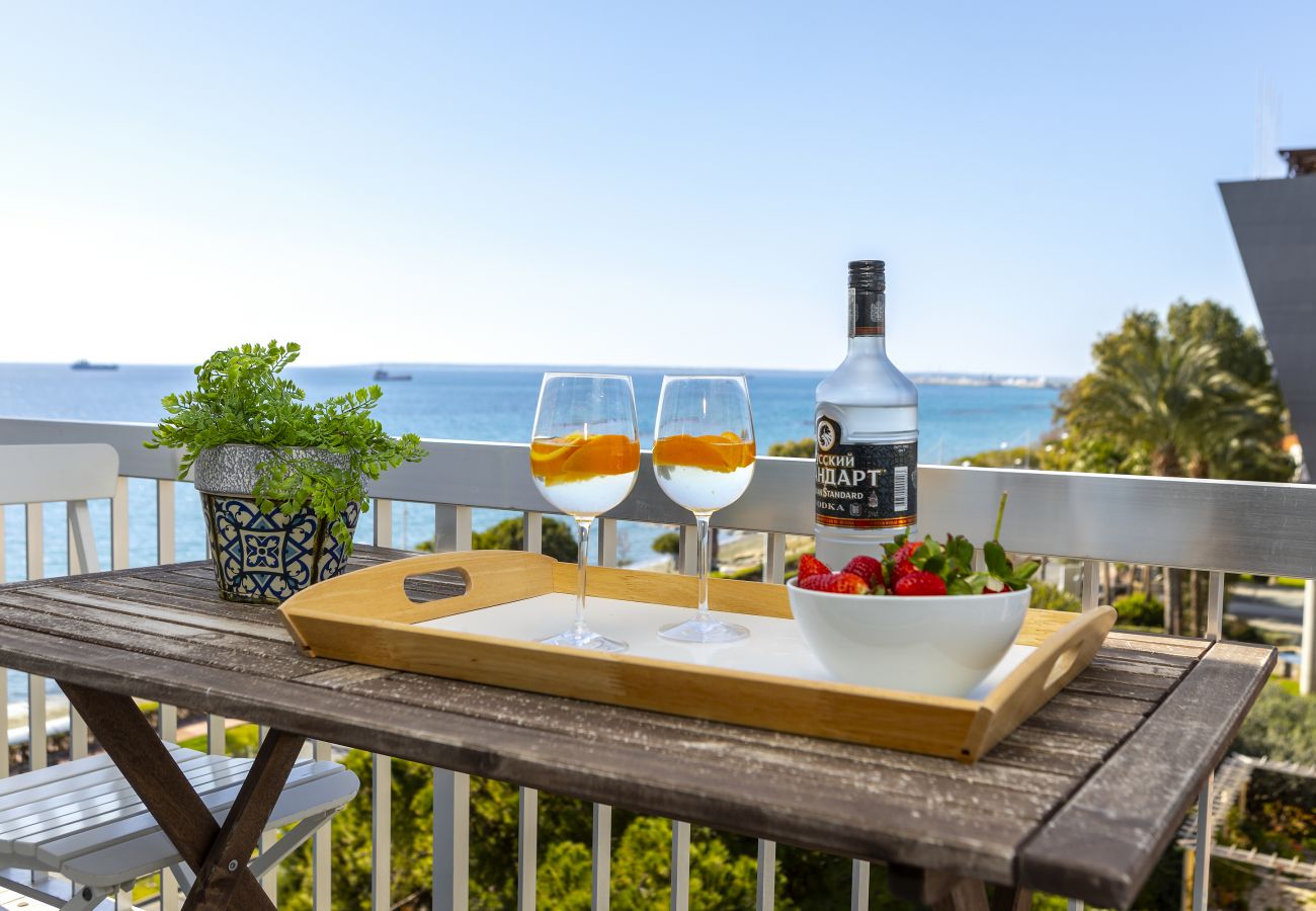 Apartment in Limassol - Limassol Olimpia Beach Suite