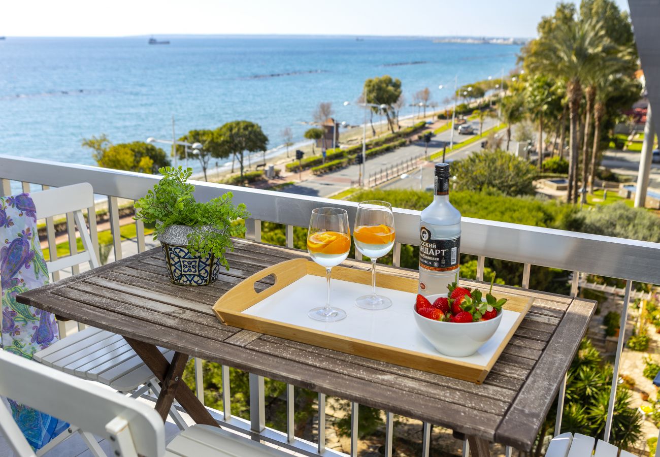 Apartment in Limassol - Limassol Olimpia Beach Suite