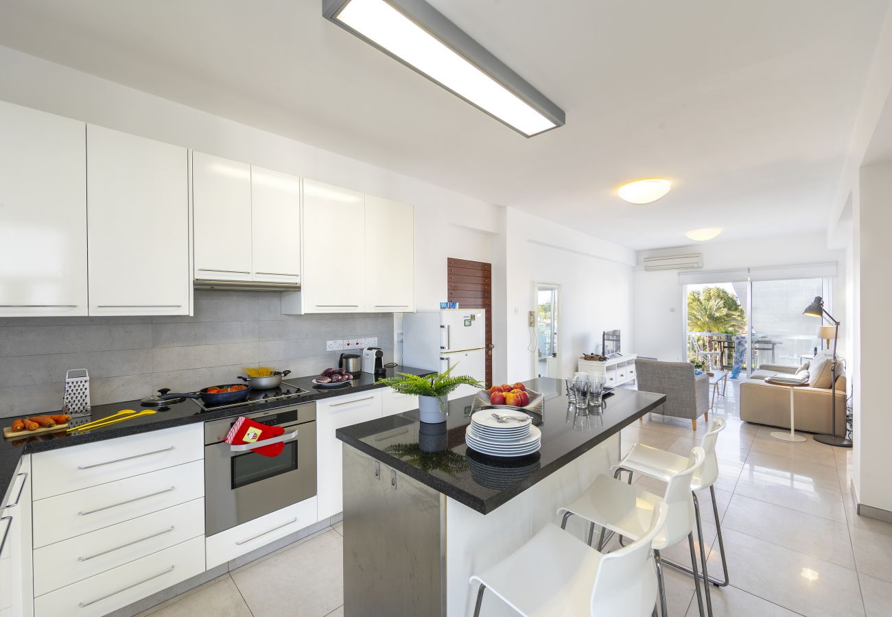Apartment in Limassol - Limassol Olimpia Beach Suite