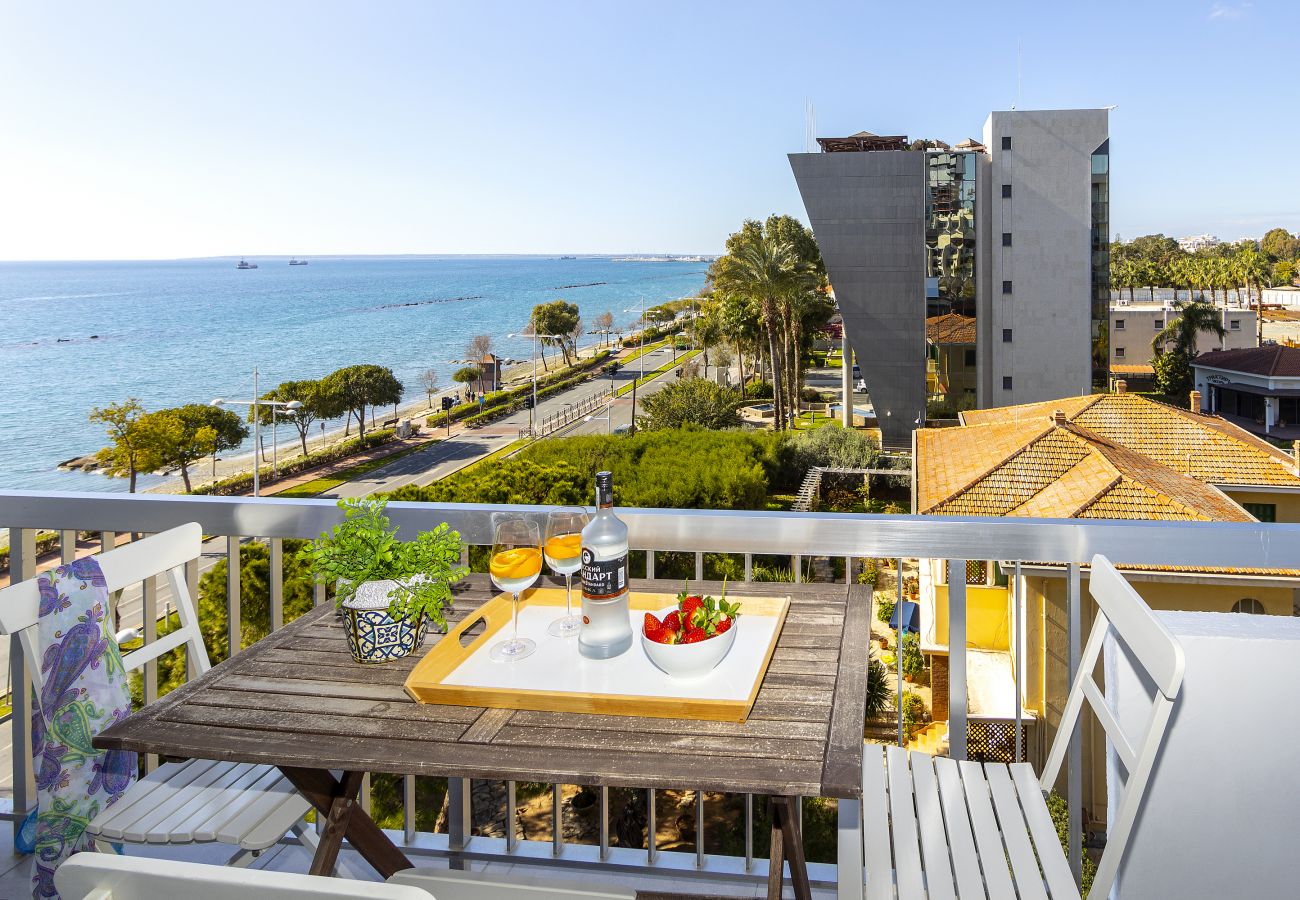 Apartment in Limassol - Limassol Olimpia Beach Suite