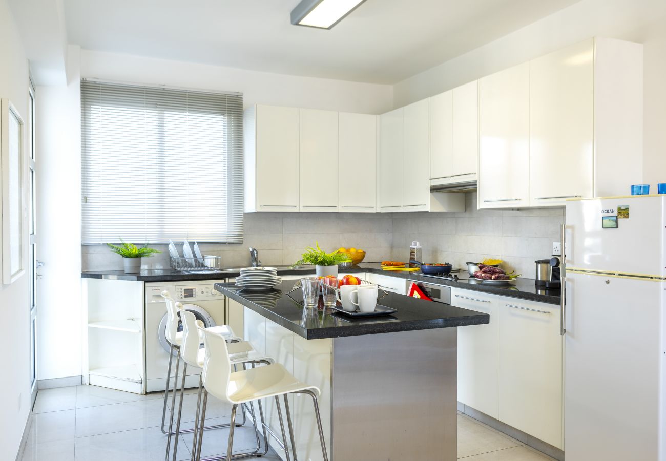Apartment in Limassol - Limassol Olimpia Beach Suite
