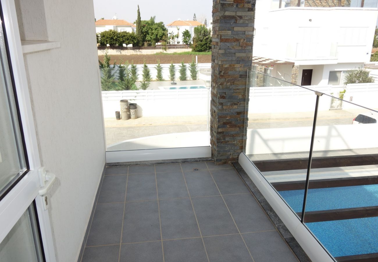 Villa/Dettached house in Protaras - 3 Bed Villa Located Meters From Protaras Centre
