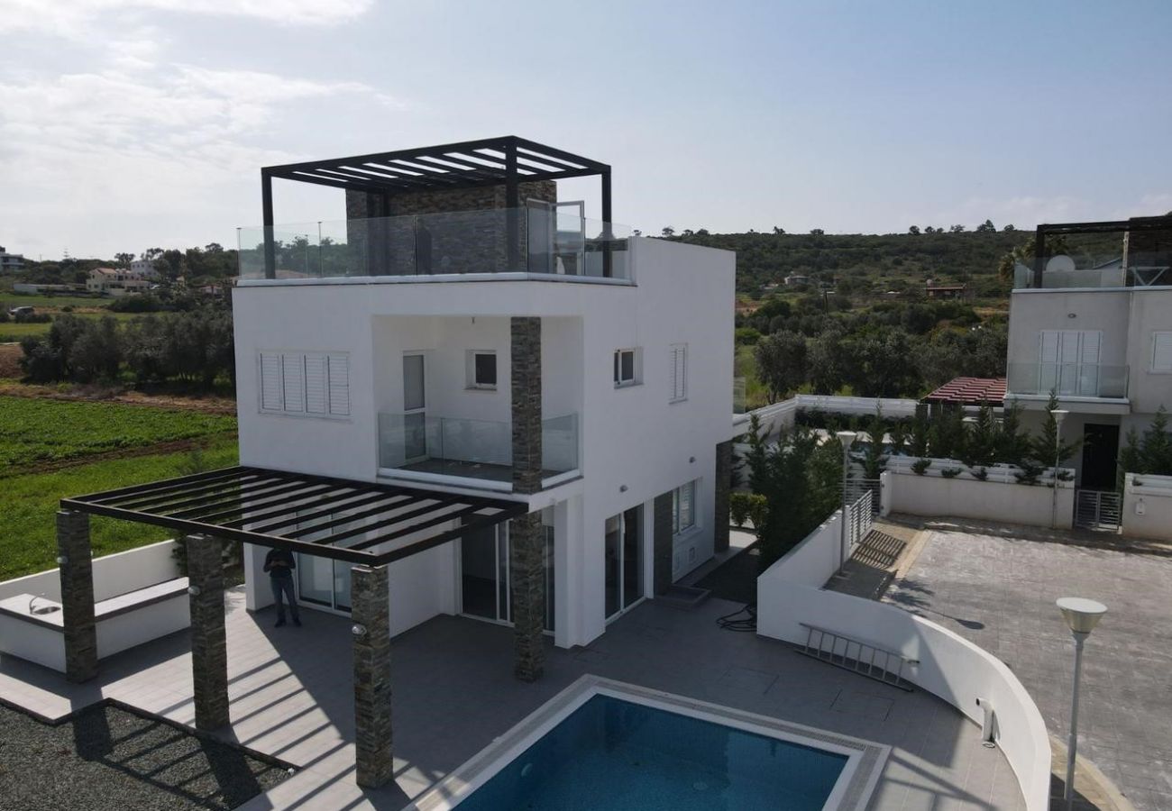Villa/Dettached house in Protaras - 3 Bed Villa Located Meters From Protaras Centre