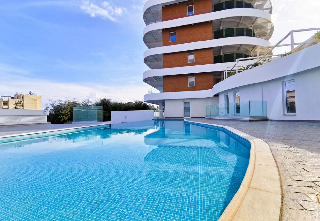 Apartment in Larnaca - Luxury 2 Bed Apartment In Prime Location Mackenzie