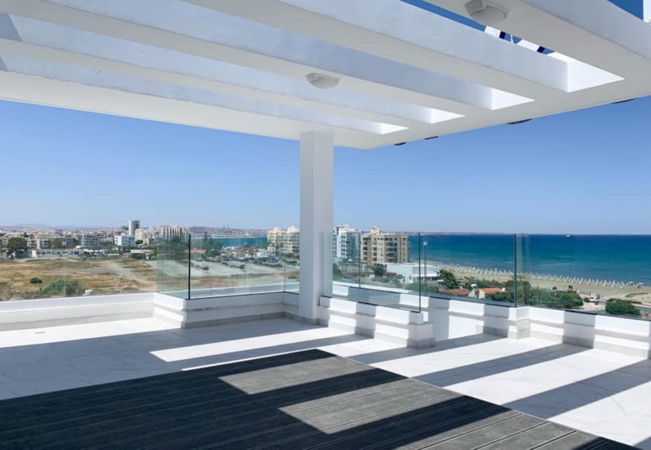 Apartment in Larnaca - New 2 Bed Penthouse With Roof Garden And Sea Views