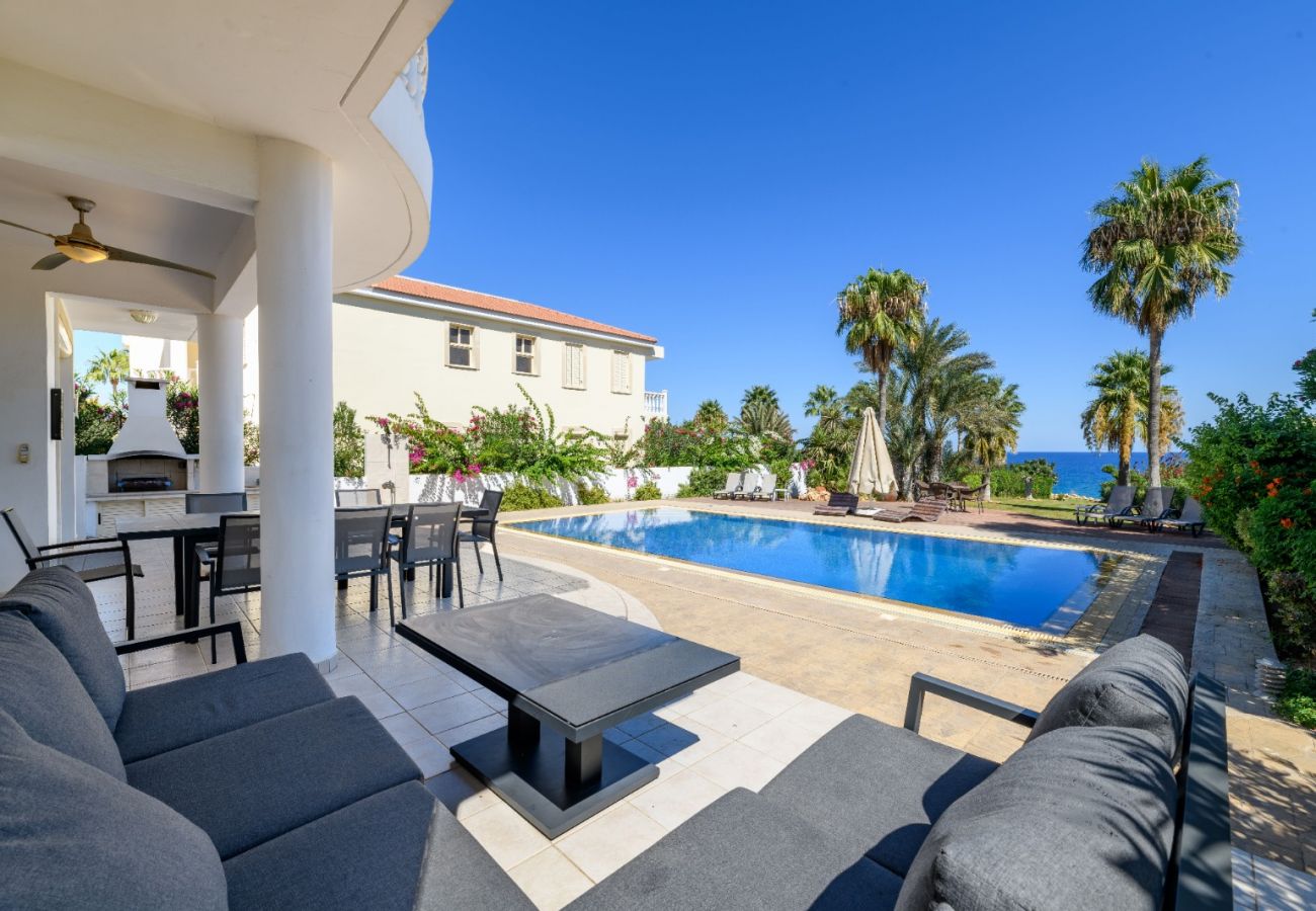 Villa/Dettached house in Protaras - Incredible 5 Bedroom Beachfront Villa In Protaras