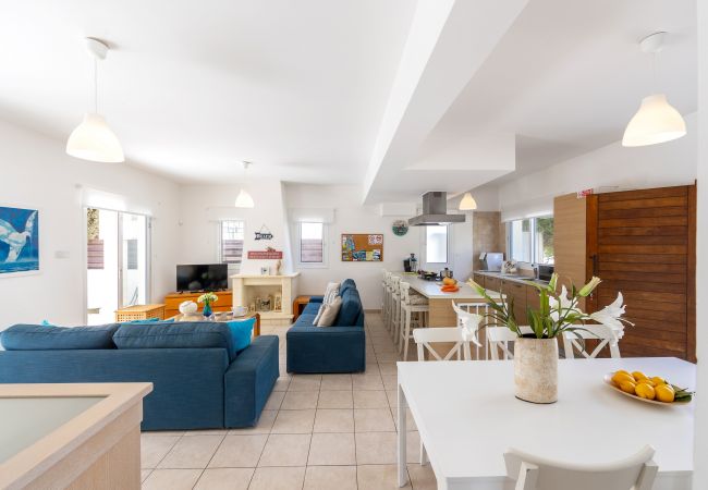 Villa in Protaras - Protaras Villa Athamas Blue Villa in Protaras - Protaras Villa Athamas Blue