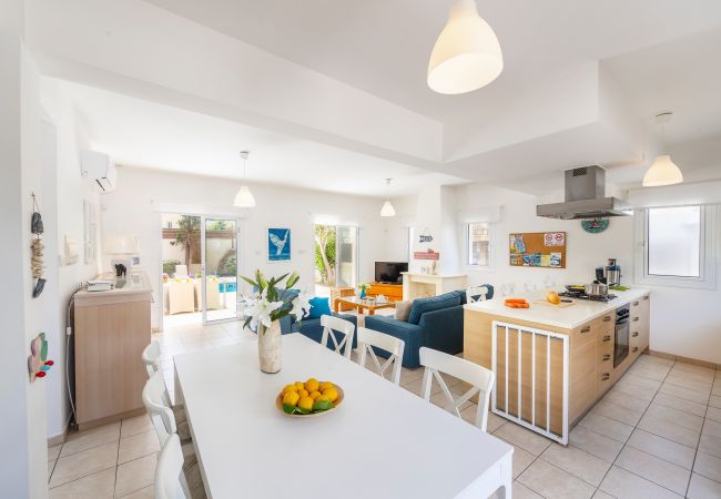 Villa in Protaras - Protaras Villa Athamas Blue Villa in Protaras - Protaras Villa Athamas Blue