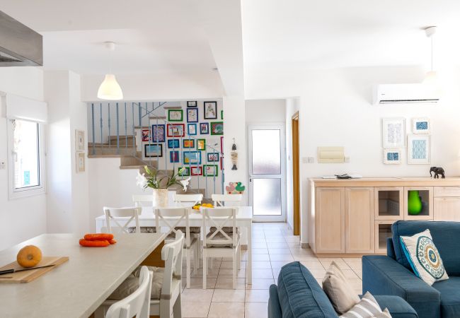 Villa in Protaras - Protaras Villa Athamas Blue Villa in Protaras - Protaras Villa Athamas Blue