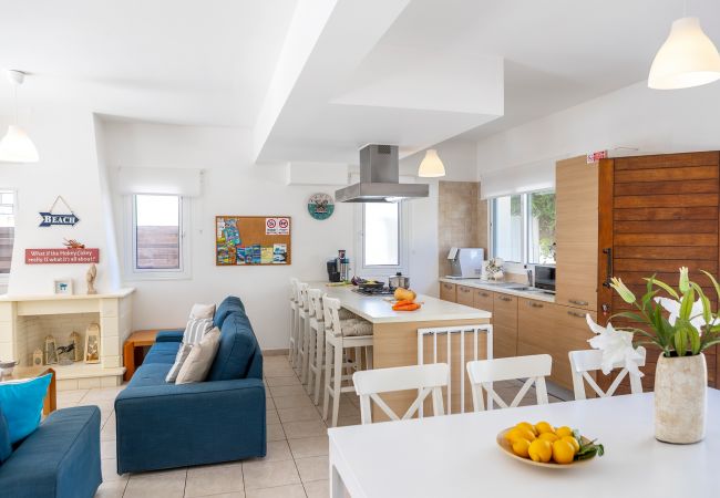 Villa in Protaras - Protaras Villa Athamas Blue Villa in Protaras - Protaras Villa Athamas Blue