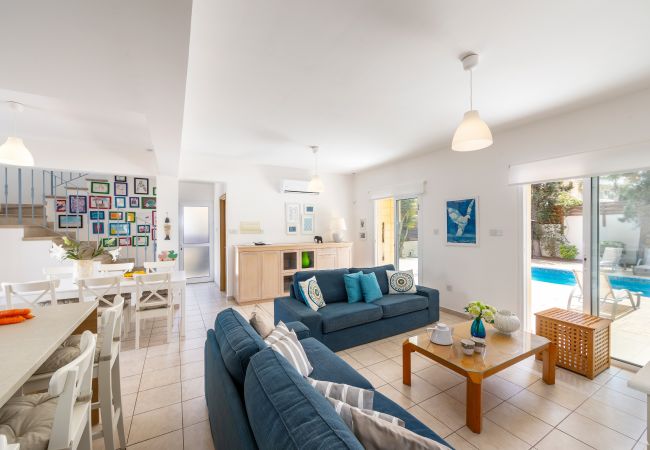 Villa in Protaras - Protaras Villa Athamas Blue Villa in Protaras - Protaras Villa Athamas Blue