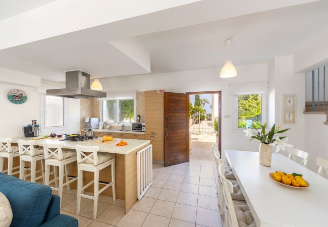 Villa in Protaras - Protaras Villa Athamas Blue Villa in Protaras - Protaras Villa Athamas Blue