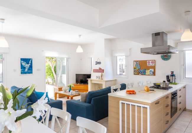 Villa in Protaras - Protaras Villa Athamas Blue Villa in Protaras - Protaras Villa Athamas Blue