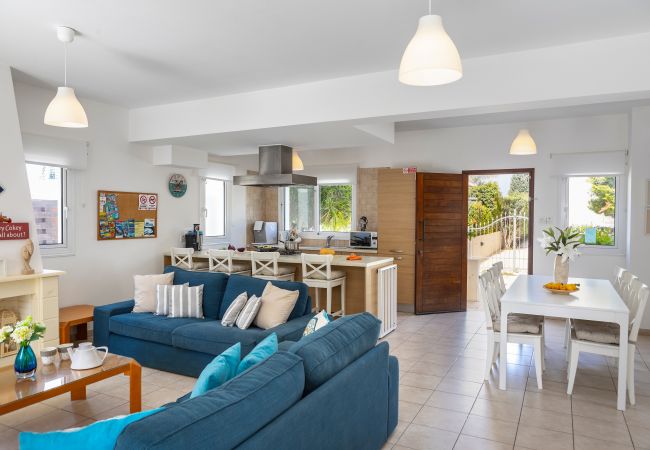 Villa in Protaras - Protaras Villa Athamas Blue Villa in Protaras - Protaras Villa Athamas Blue