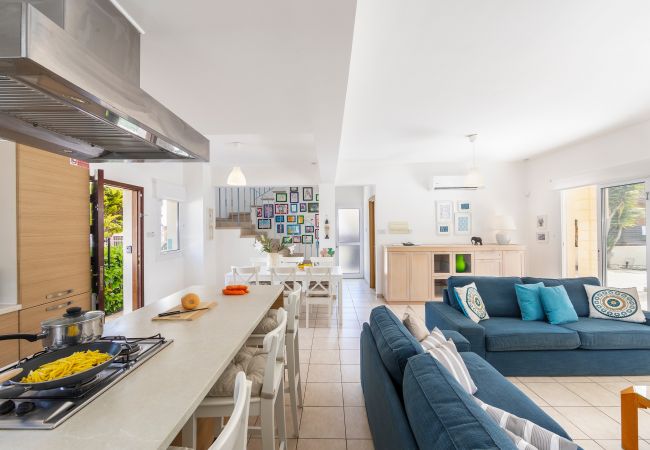 Villa in Protaras - Protaras Villa Athamas Blue Villa in Protaras - Protaras Villa Athamas Blue