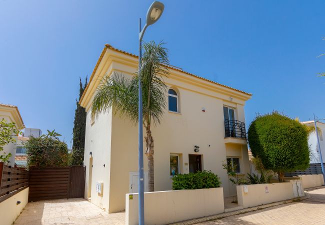 Villa in Protaras - Protaras Villa Athamas Blue Villa in Protaras - Protaras Villa Athamas Blue