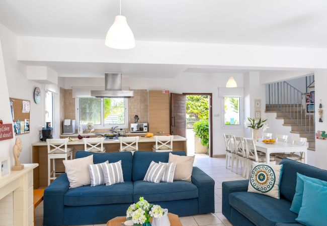 Villa in Protaras - Protaras Villa Athamas Blue Villa in Protaras - Protaras Villa Athamas Blue