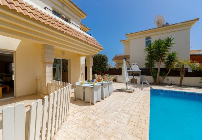 Villa in Protaras - Protaras Villa Athamas Blue Villa in Protaras - Protaras Villa Athamas Blue