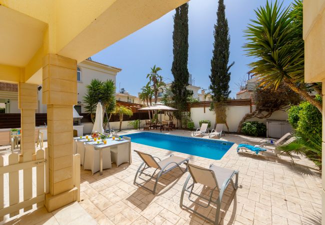 Villa in Protaras - Protaras Villa Athamas Blue Villa in Protaras - Protaras Villa Athamas Blue