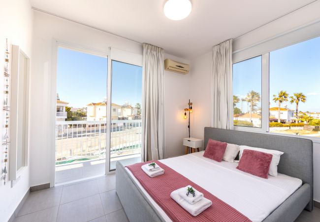 Villa in Ayia Napa - Ayia Thekla Seafront Villa Dagi Villa in Ayia Napa - Ayia Thekla Seafront Villa Dagi